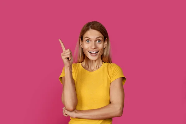 Glad Surprised Adult Caucasian Blonde Lady Yellow Shirt Open Mouth — Stock Photo, Image