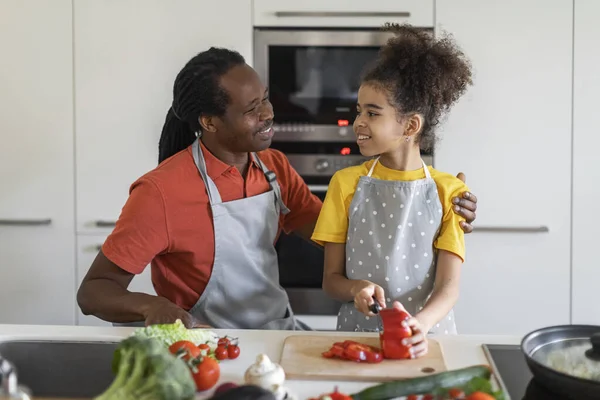 Portrait Smiling Black Dad Daughter Preparing Food Kitchen Interior Happy — Photo