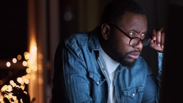 Project Problems Close Portrait Focused African American Man Entrepreneur Eyeglasses — Wideo stockowe