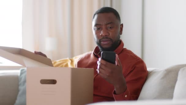 Online Shopping Tracking Young Serious African American Man Customer Checking — Stock videók