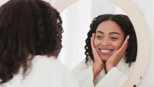 Self Love Concept Young Beautiful Curly African American Woman Wearing — Stock Video