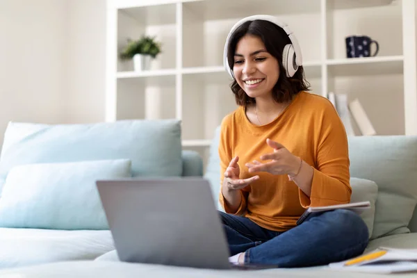 Video Call Smiling Young Arab Woman Headphones Teleconferencing Laptop Home — Stock Photo, Image