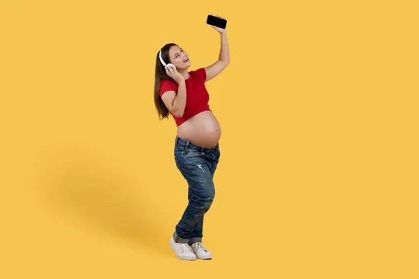 Positive Pregnant Woman Headphones Listening Music Smartphone Singing Cheerful Young — Photo