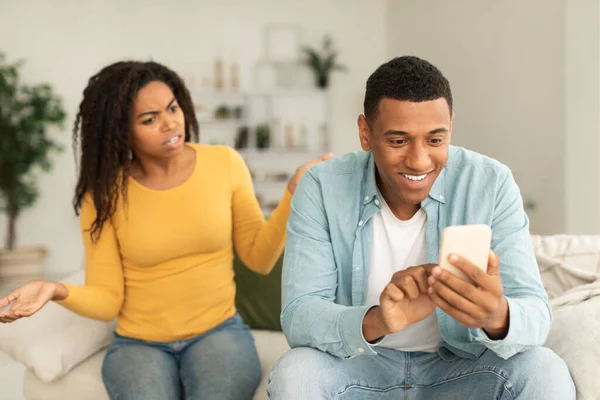 Angry Offended Millennial African American Woman Swears Man Phone Suffers — Stock Photo, Image