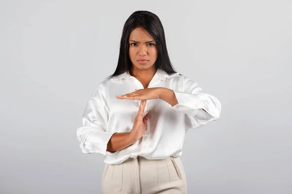 Serious Strict Confident Millennial Black Businesswoman White Blouse Make Time —  Fotos de Stock