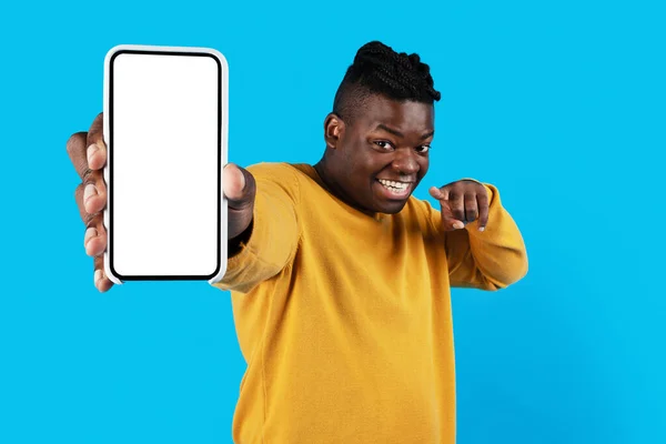 Online Smiling Black Male Pointing Blank Smartphone His Hand While —  Fotos de Stock