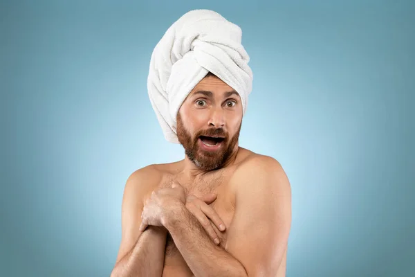 Funny Shy Man Handsome Bearded Guy Towel Head Standing Blue — Stok fotoğraf