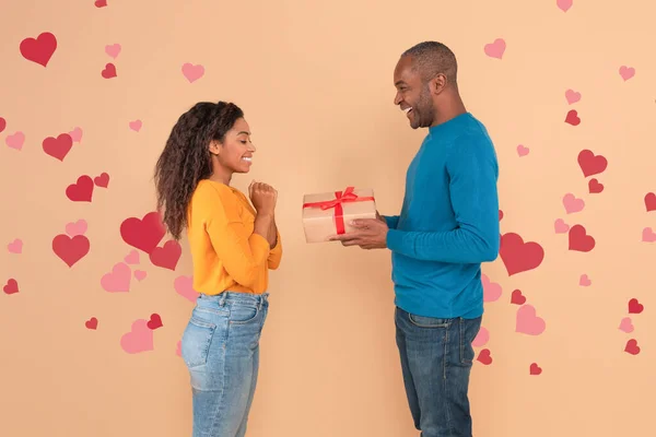 Love Concept Happy Black Husband Giving Present His Wife Standing — Stock Photo, Image
