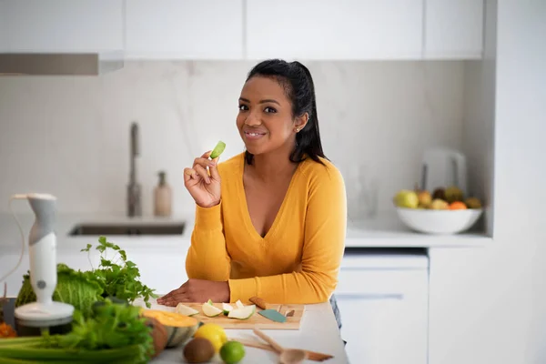 Smiling Young African American Female Eating Piece Fruit Table Organic — Stockfoto