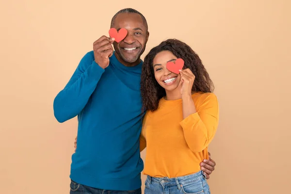 Lovers Blinded Big Love Black Couple Love Holding Red Heart — Photo