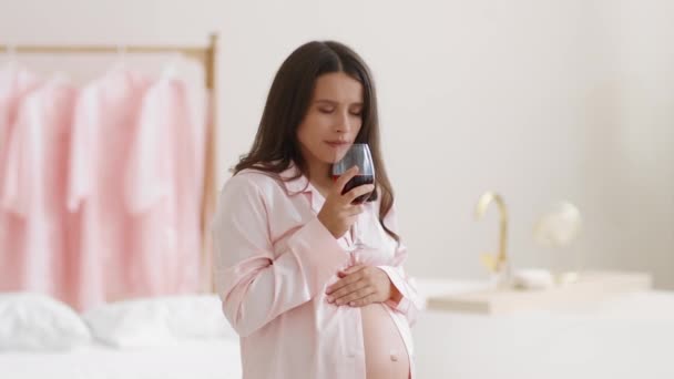 Pregnancy Alcohol Young Pregnant Woman Pajamas Smelling Red Wine Glass — Stockvideo