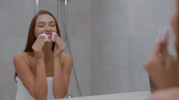 Everyday Beauty Habits Young Happy Woman Cleaning Her Face Skin — Stockvideo