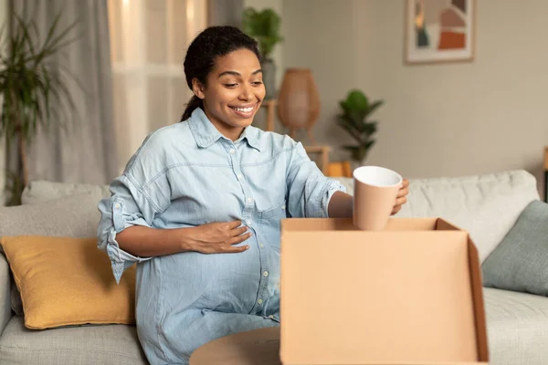 Excited Pregnant Black Woman Unpacking Cardboard Moving Box Holding Cup — Stock Photo, Image