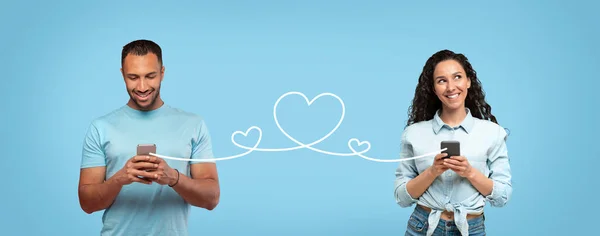 Online Communication Romantic Couple Sending Love Messages Each Other Smartphone — Zdjęcie stockowe