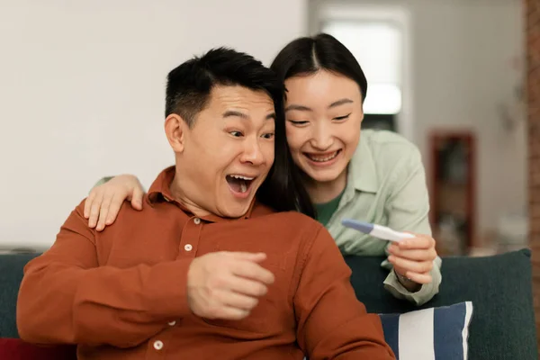 Overjoyed Asian Woman Showing Positive Results Pregnancy Test Surprised Husband — Photo