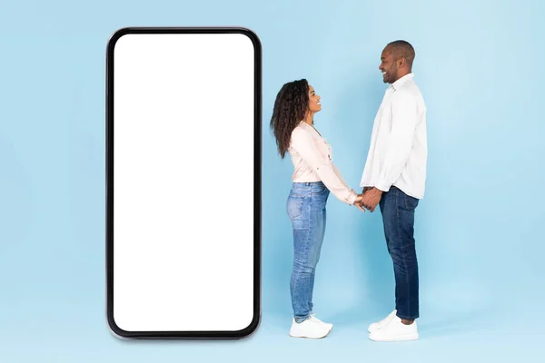 Loving Black Couple Standing Large Mobile Phone Blank Screen Advertising — 图库照片