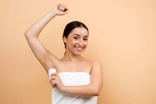 Portrait Smiling Young Indian Woman Using Antiperspirant Stick Underarms Beautiful — Stock Photo, Image