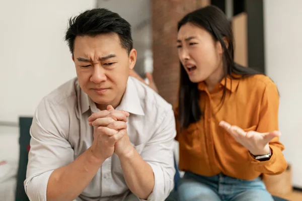 Misunderstanding Relations Asian Woman Blaming Husband Shouting Man Spouses Suffering — Photo