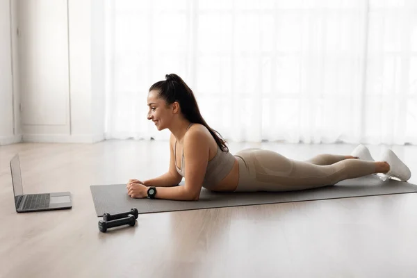 Slim Athletic Attractive Young Woman Sportswear Lying Yoga Mat Looking — Stockfoto