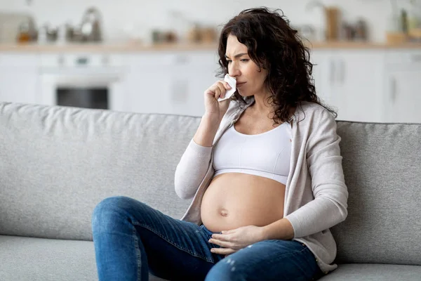 Sick Pregnant Woman Suffering Cold Flu While Sitting Couch Home — Fotografia de Stock