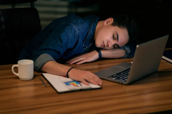Young Man Casual Outwear Manager Sleeping Workdesk Office Late Night — Foto Stock