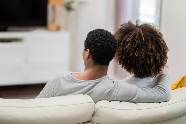 Back View Relaxed African American Young Couple Sitting Couch Embracing — Stockfoto