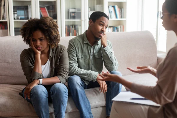 Frustrated Married Young Black Couple Attending Family Therapist Man Woman — Stockfoto