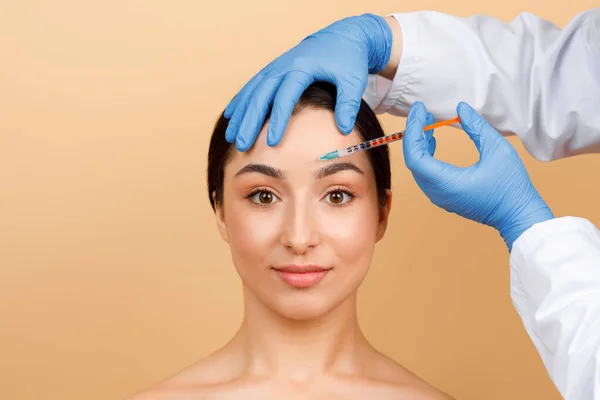 Cosmetologist Doctor Making Botox Injection Interbrow Zone Young Indian Woman — Fotografia de Stock