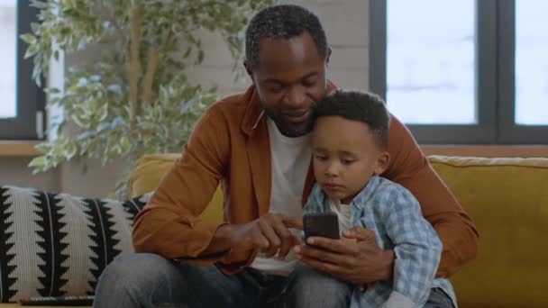 Kids Gadgets Everyday Life Lovely Little Black Boy Cuddling Daddy — Vídeo de Stock