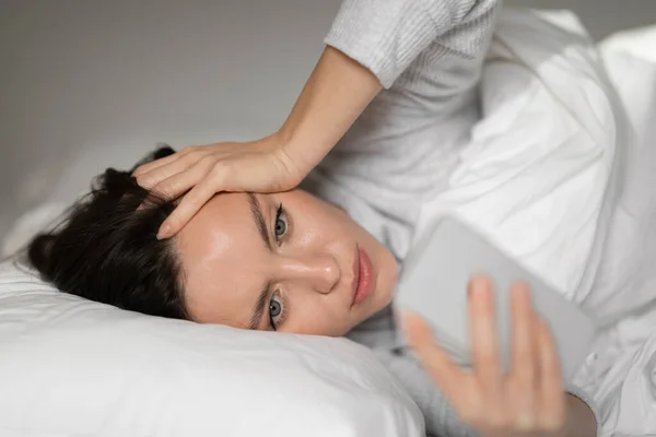 Sad Unhappy Young European Woman Lies White Bed Wakes Reads — Zdjęcie stockowe