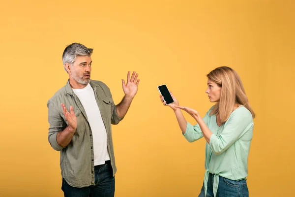 Cheating Concept Angry Middle Aged Woman Checking Her Husband Cellphone — Stock Photo, Image