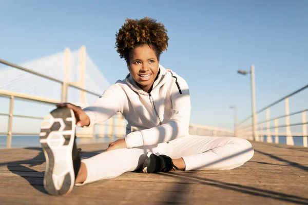 Sporty African American Woman Stretching Leg Muscles Jogging Outdoors Athletic — Stock Photo, Image