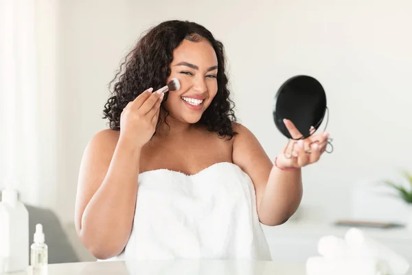 Daily Makeup Concept Excited Size Lady Applying Blush Makeup Brush — Fotografia de Stock