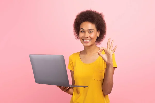Glad Millennial Multiethnic Woman Casual Typing Computer Show Sign Hand — Photo