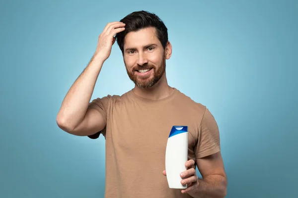 Portrait Handsome Middle Aged Bearded Man Standing Shampoo Bottle Hand — Foto de Stock