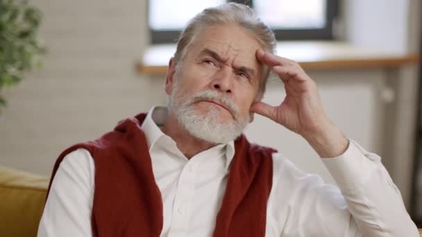 Close Portrait Pensive Senior Bearded Man Thinking His Life Sitting — Stockvideo