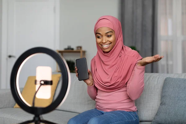 Modern Werk Hobby Gelukkig Zwart Moslim Vrouwelijke Blogger Schieten Video — Stockfoto