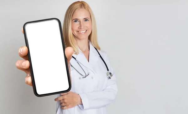 Female Doctor Stethoscope Showing Big Blank Smartphone Camera Smiling Therapist — Stok fotoğraf