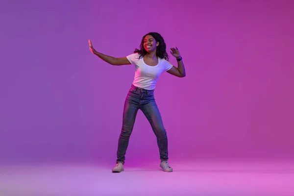 Carefree Young Black Woman Dancing Neon Light Studio Full Length — Foto de Stock