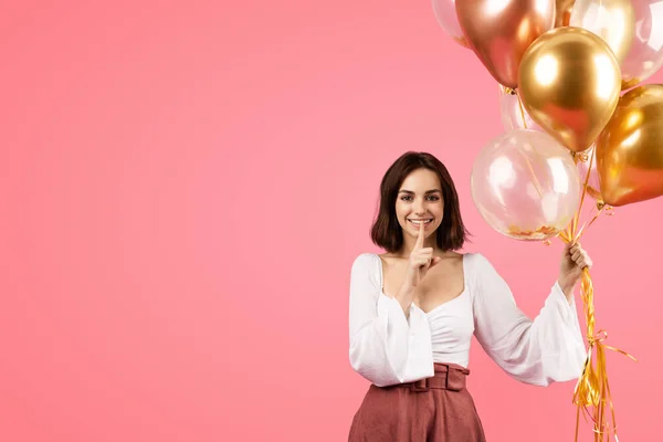 Cheerful Pretty Young European Female Hold Many Balloons Puts Her — Stock Photo, Image