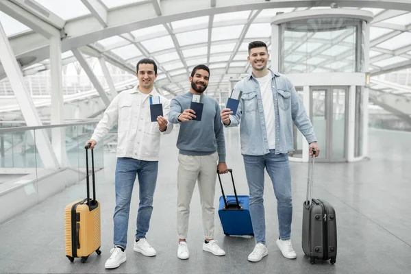 Vacation Friends Three Travelers Men Holding Boarding Pass Tickets Passports — Foto Stock