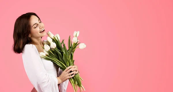 Glad Young European Woman Smelling Bouquet Flowers Enjoy Lifestyle Aroma — Stock Photo, Image