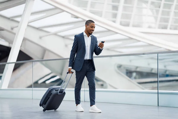 Portrait Handsome Black Businessman Walking Suitcase Airport Using Smartphone Young — Stock Photo, Image