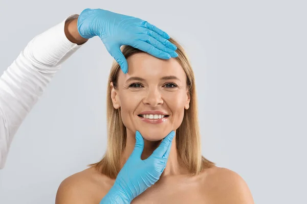 Smiling Middle Aged Beautiful Blonde Woman Getting Prepared Plastic Surgery — Photo