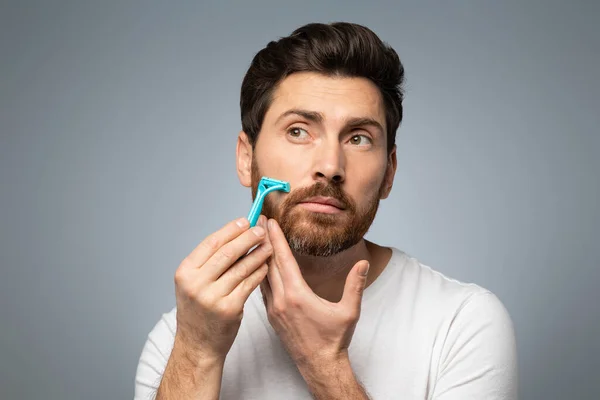 Handsome Bearded Middle Aged Man Shirt Shaving His Beard While — Stockfoto