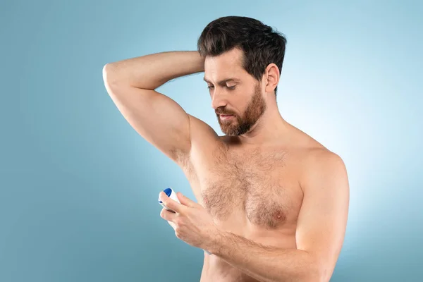 Shirtless Handsome Man Spraying Deodorant Arm Fragrance Hygiene Fresh Scent — Stok Foto