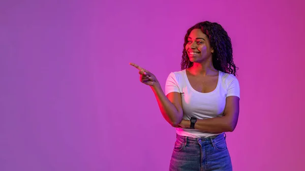 Beautiful Black Woman Standing Neon Light Pointing Aside Copy Space — Foto de Stock