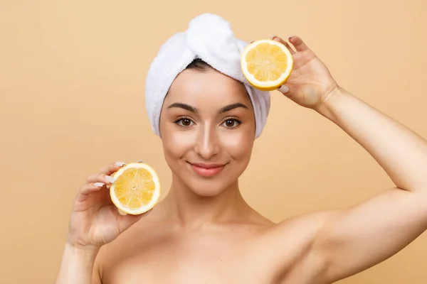 Skincare Concept Beautiful Young Indian Woman Towel Head Holding Lemon — Fotografia de Stock