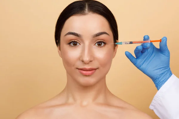 Young Indian Woman Getting Botox Injection Reduce Eye Wrinkles Unrecognizable — Stockfoto