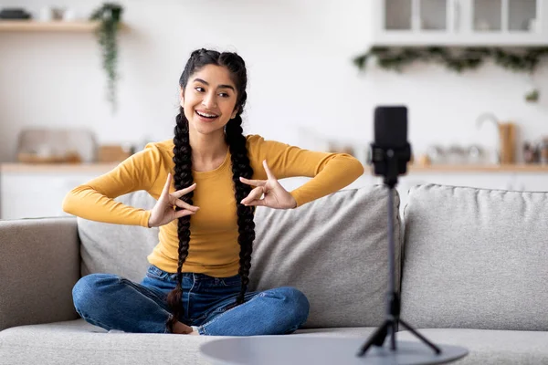 Young Indian Woman Making Bharatanatyam Hand Dance Home While Recording — Foto Stock